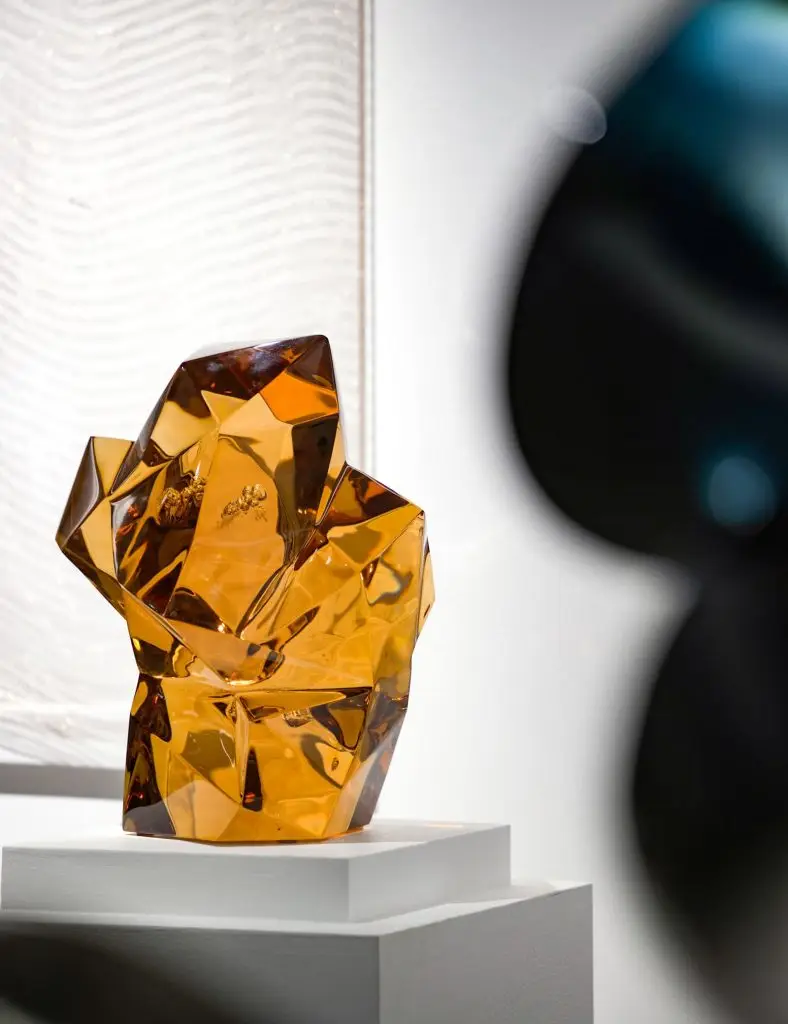 Sculpture abstraite transparente en cristal acrylique